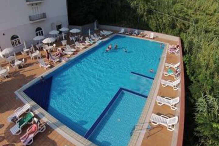 Pool 23 of 32