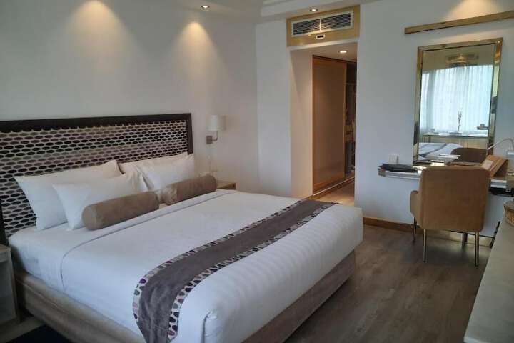 Room 5 of 27