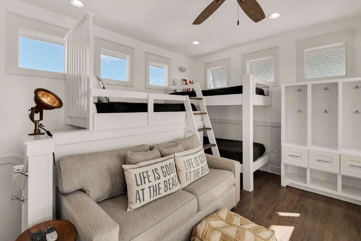 Room 12 of 24