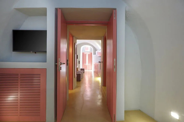 Room 10 of 19