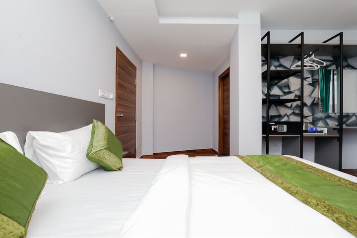 Room 11 of 37