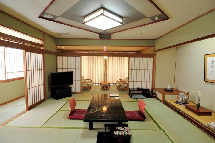 Room 7 of 27
