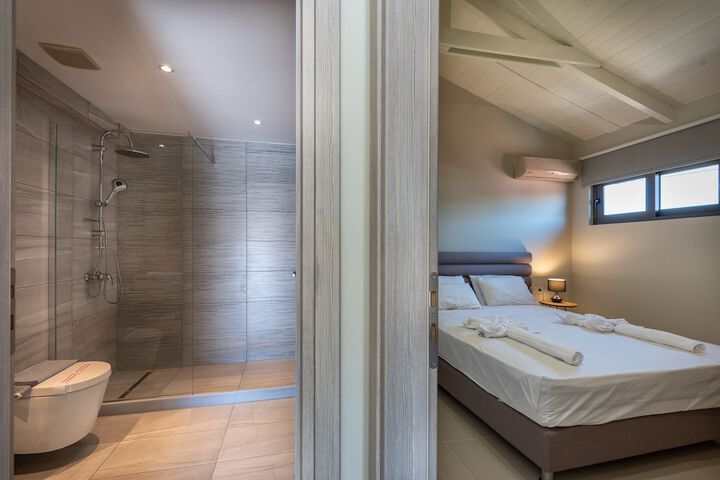 Room 7 of 24