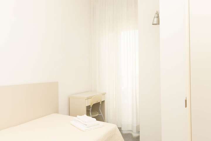 Room 12 of 26