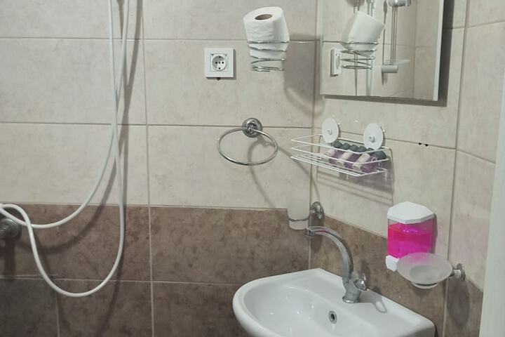 Room 10 of 11