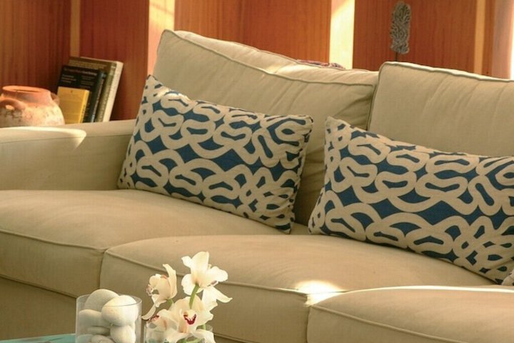 Lounge 92 of 115
