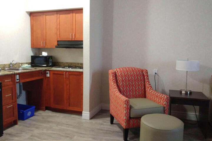 Suite 1 King Bed Upper Floor High Speed Internet Accessible Sofa Bed Microwave and Refri (23 of 34)
