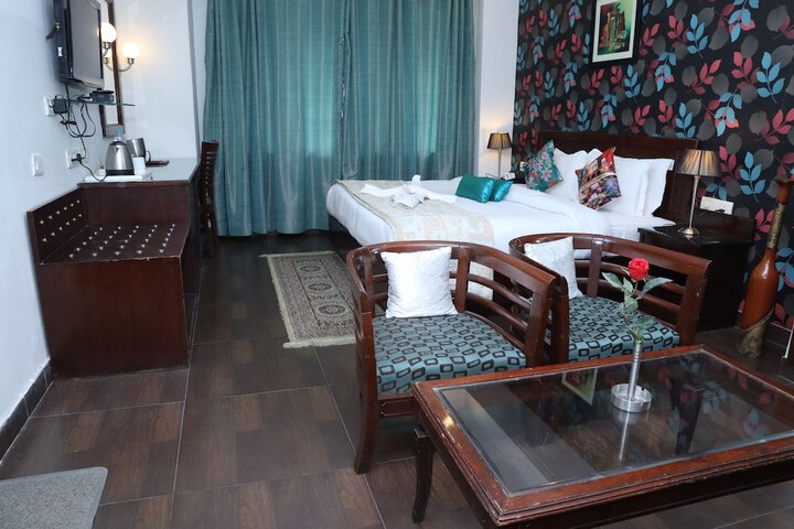 Room 8 of 37