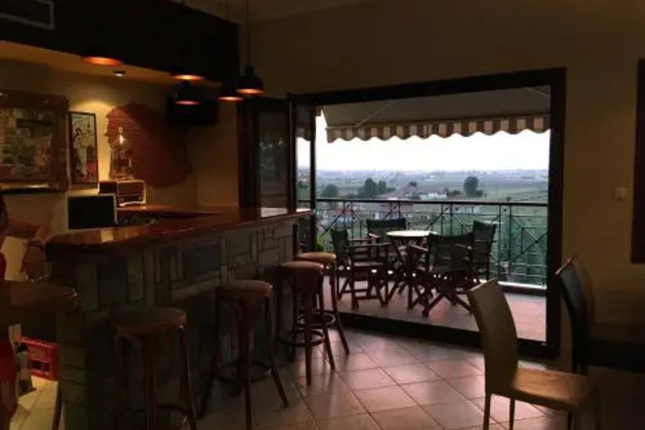 Dining 14 of 16