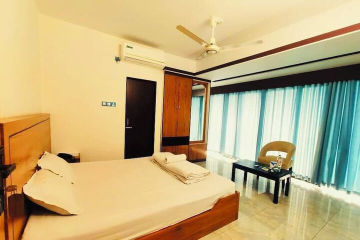 Room 13 of 19