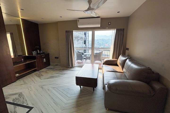 Room 8 of 14