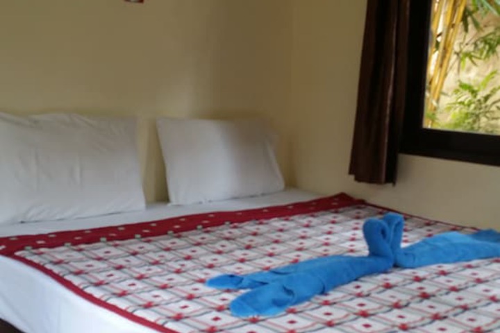 Room 2 of 33