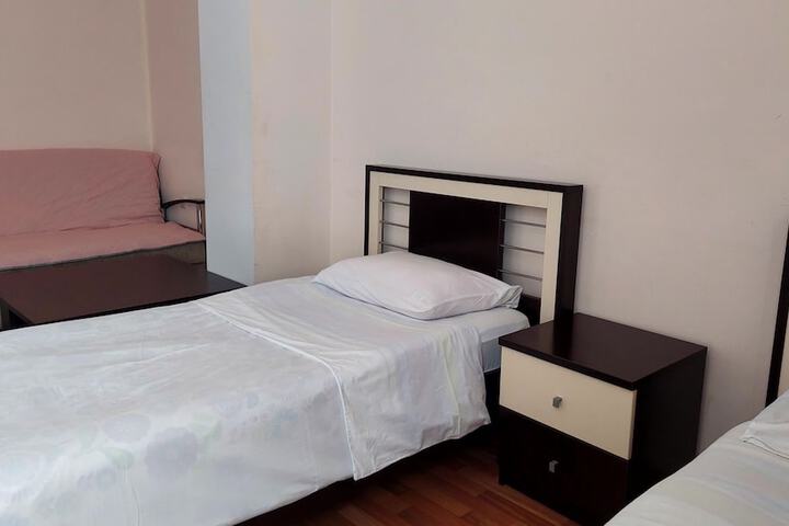 Room 4 of 34