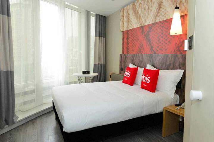 Room 30 of 46