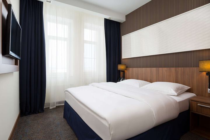 Room 16 of 275