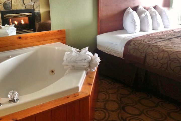 Deep soaking bathtub