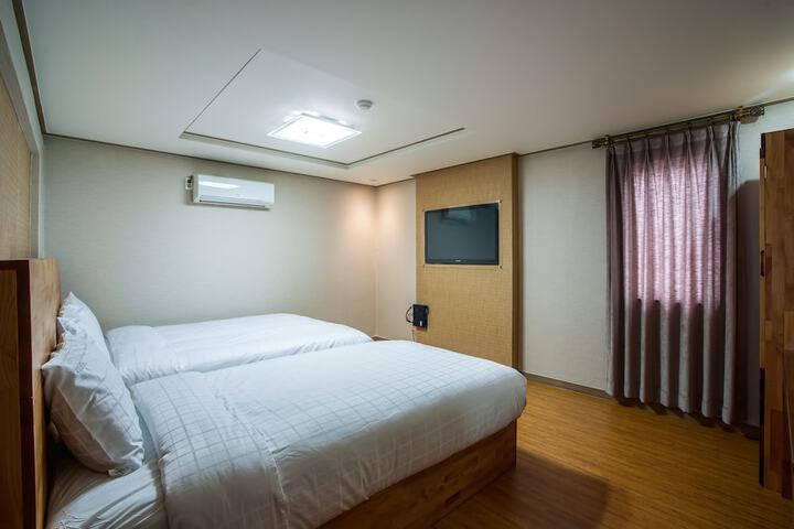 Room 6 of 22