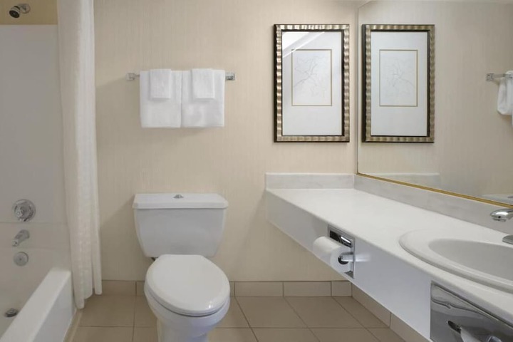 Standard Room, King or Two Doubles (7 of 24)
