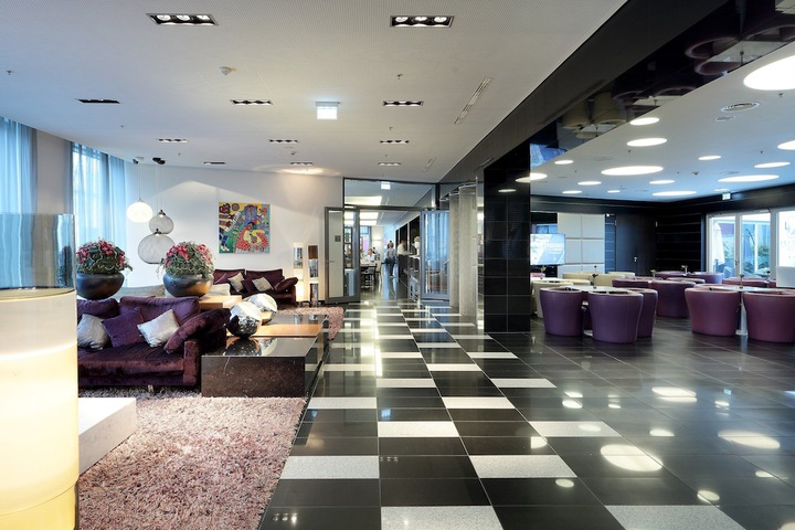 Guest Lobby
