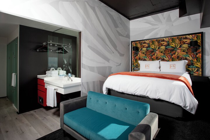 Room 27 of 81