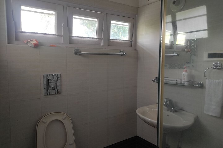 Room 32 of 50