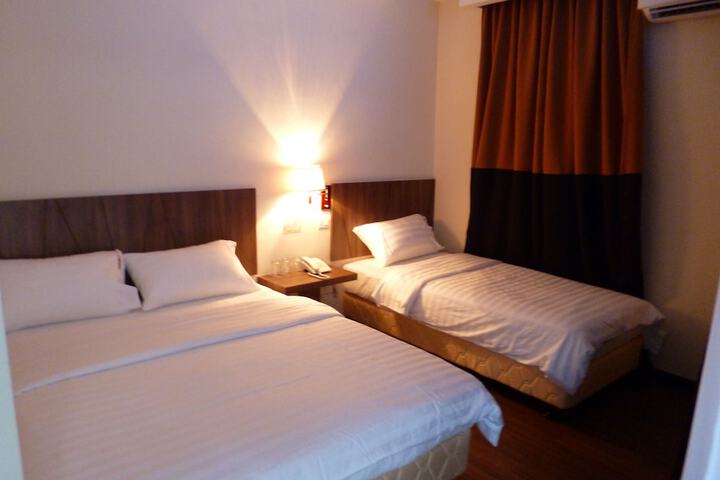 Room 13 of 35