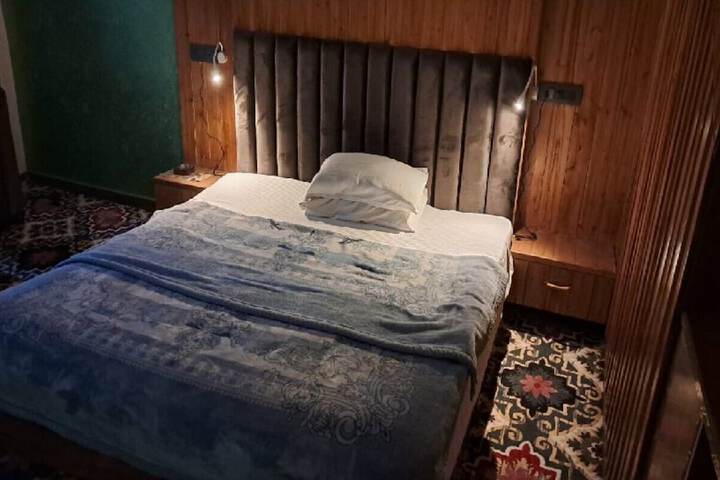 Room 4 of 28