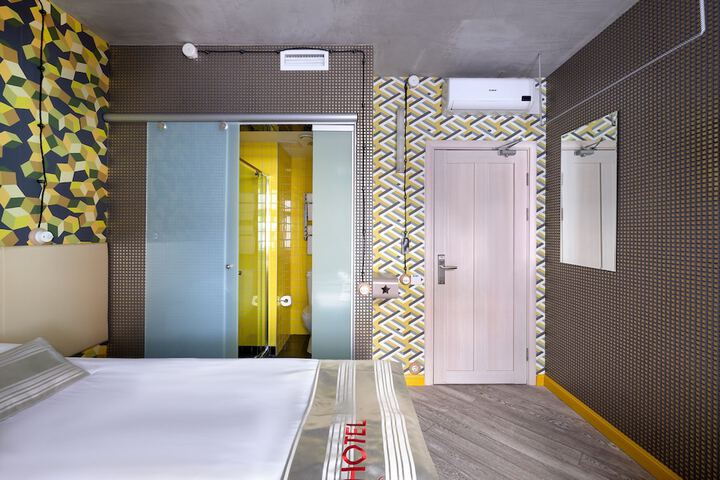 Room 13 of 49