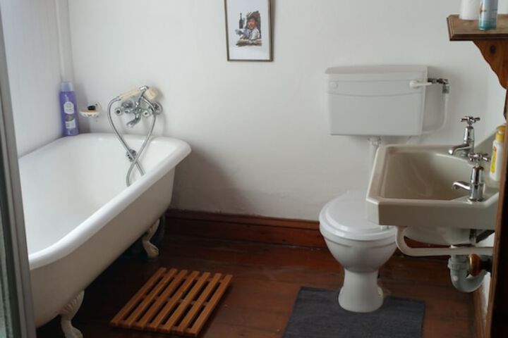 Room 6 of 18