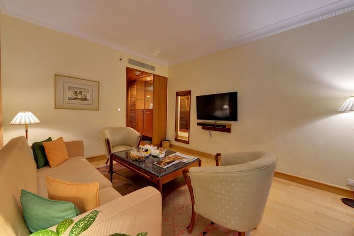 Room 10 of 40