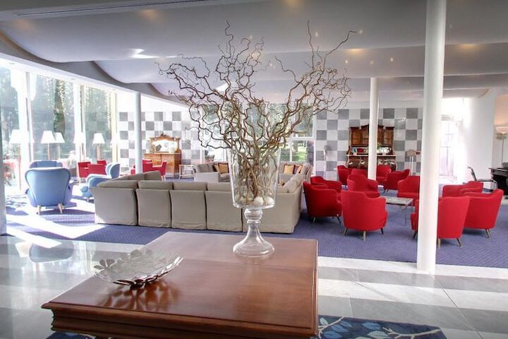 Hotel Interior 4 of 32