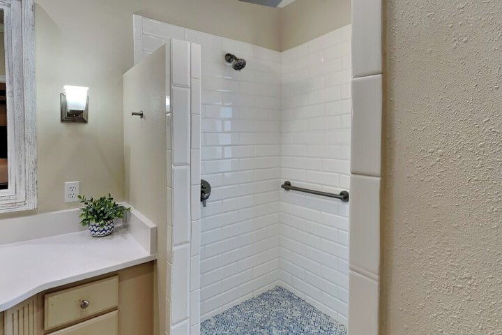 Room 32 of 48