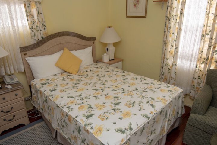Room 12 of 77