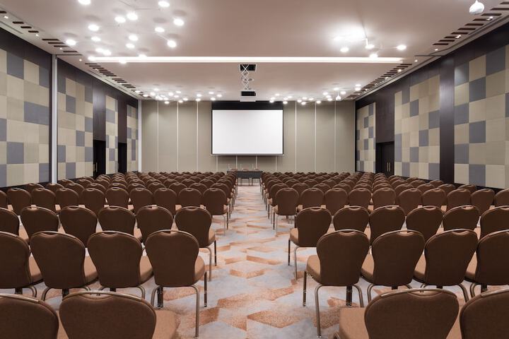 Ballroom/Hall 110 of 146