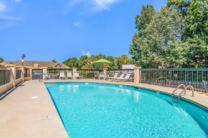 Hotel with Pool