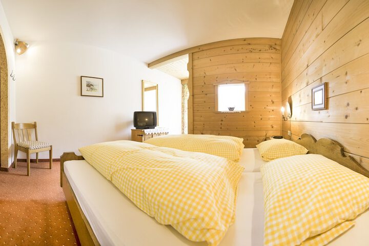 Room 3 of 47