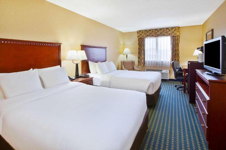 2 Double Beds (1 of 6)