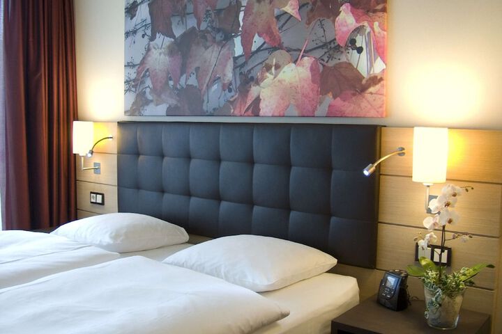 Room 13 of 152