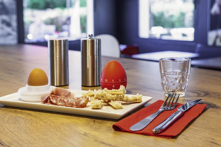 Breakfast/Coffee Service 23 of 40