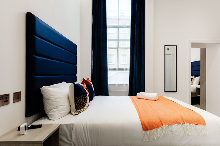 Room 5 of 106