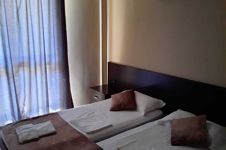 Room 8 of 11