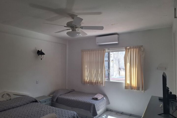 Room 6 of 8