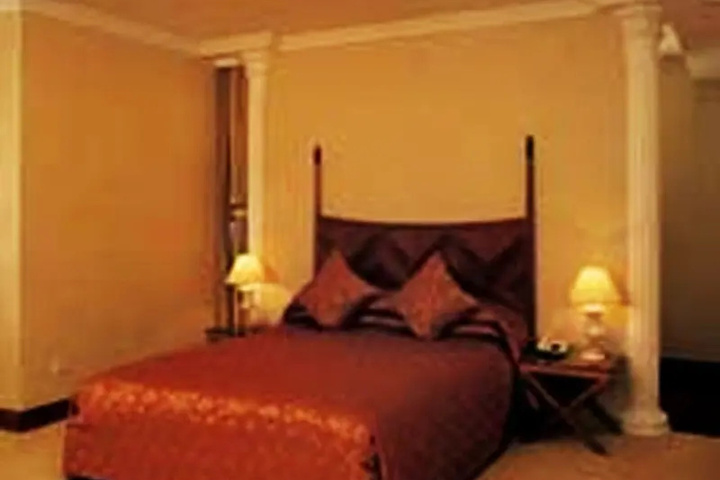 Room 4 of 13