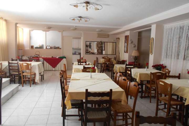 Dining 14 of 24