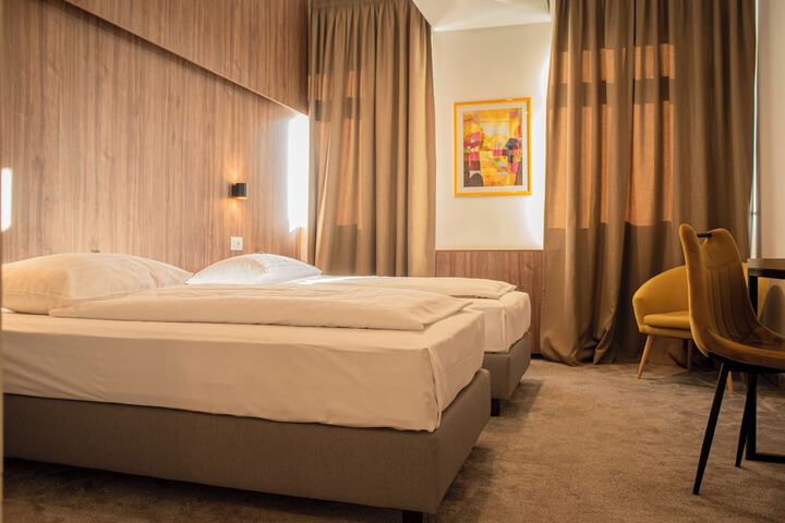 Room 42 of 127
