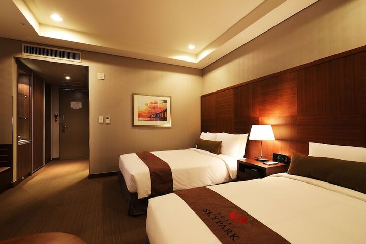 Room 15 of 32
