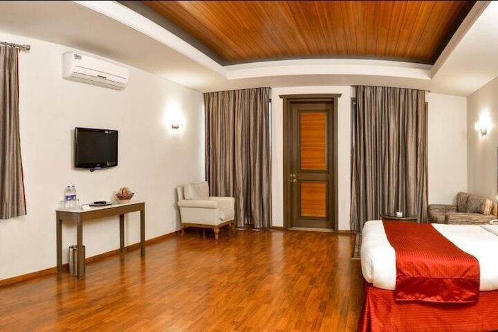 Room 3 of 68