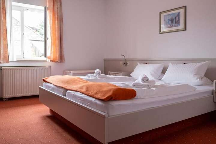 Room 8 of 39