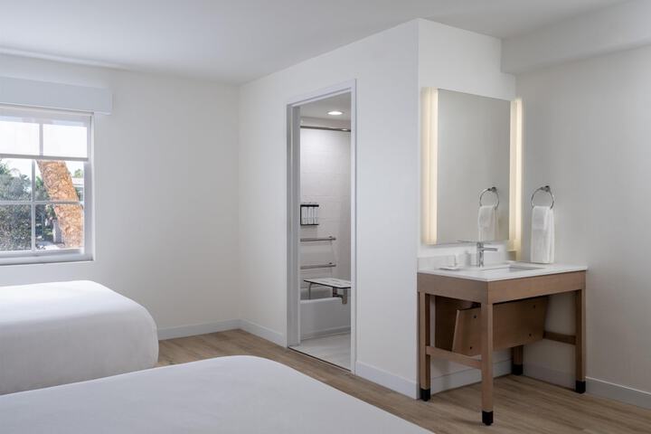 Room 18 of 48