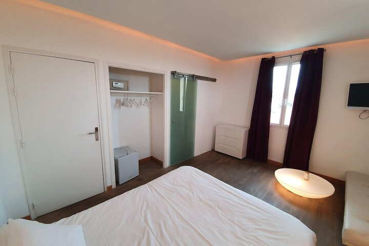 Room 7 of 24